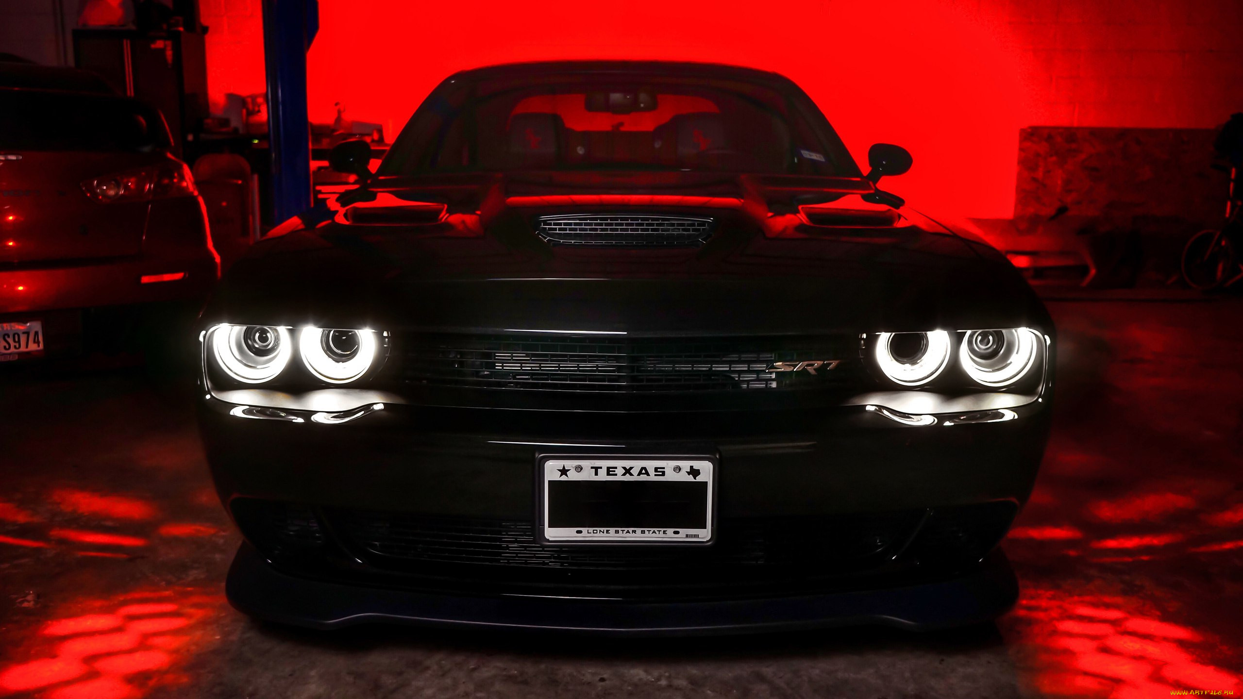 Dodge Challenger ангельские глазки